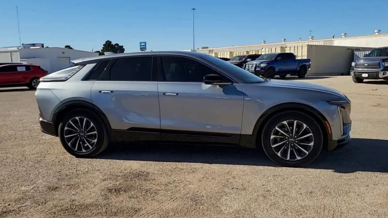 2024 Cadillac Lyriq Sport 9