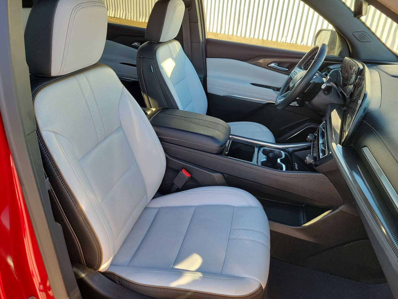 Thumbnail: 2025 Chevrolet Traverse - 18