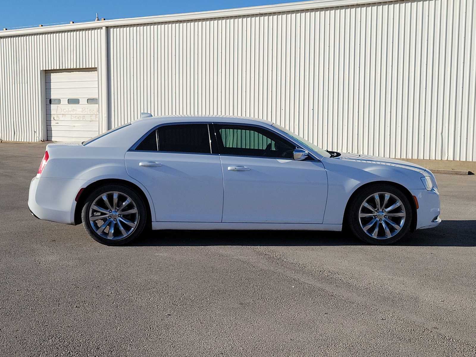 Thumbnail: 2019 Chrysler 300 - 9