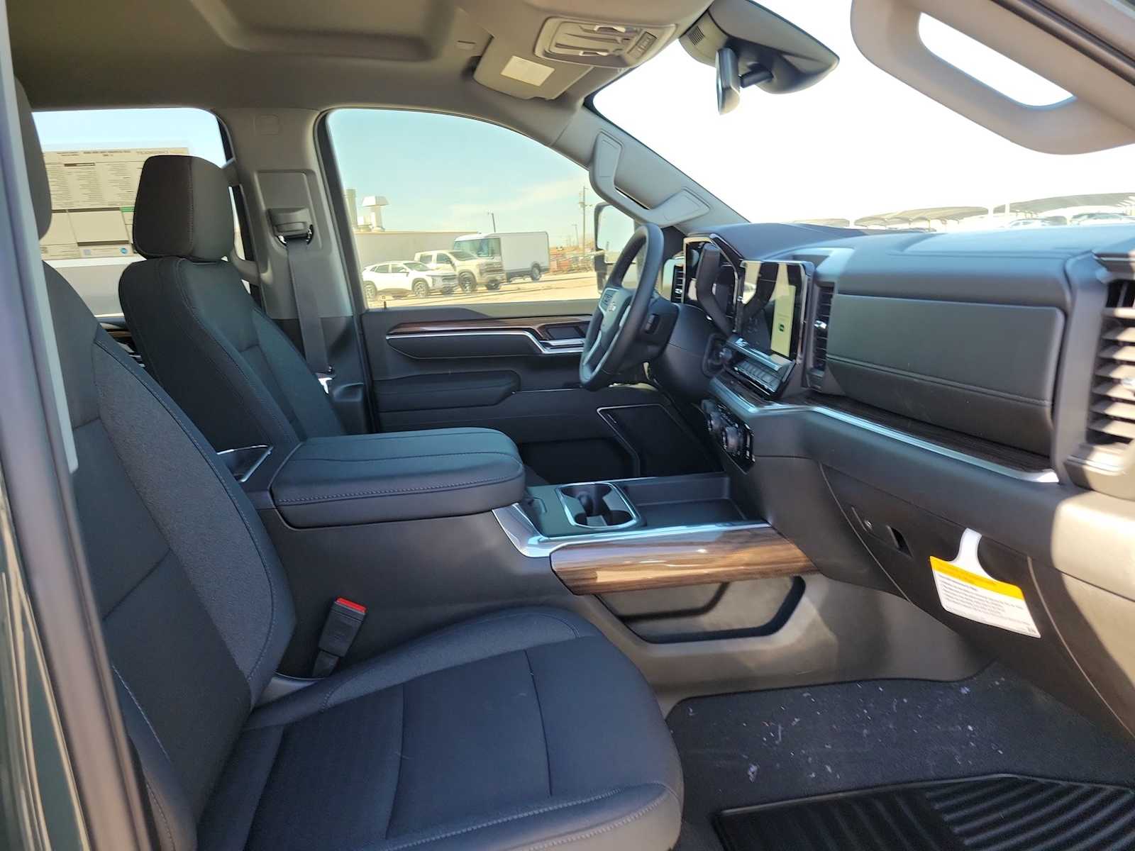 Thumbnail: 2026 Chevrolet Silverado 3500 - 22