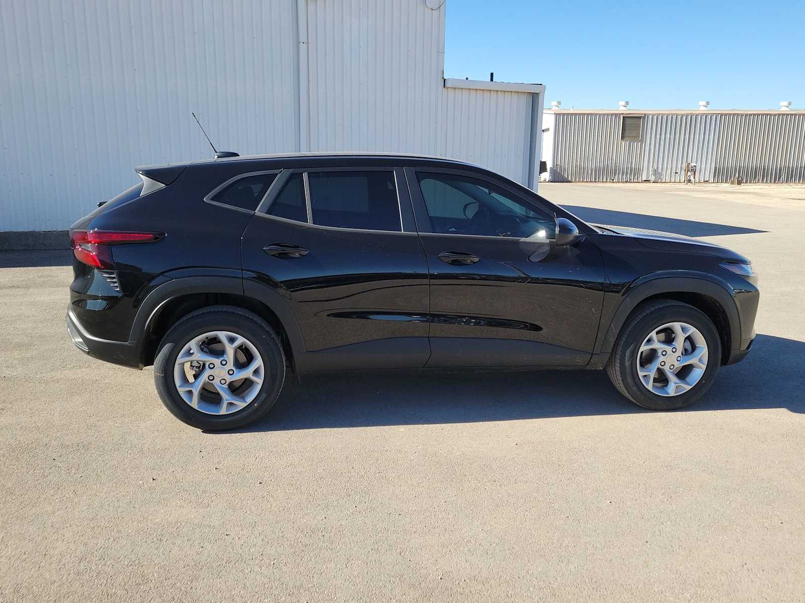 Thumbnail: 2026 Chevrolet Trax - 9