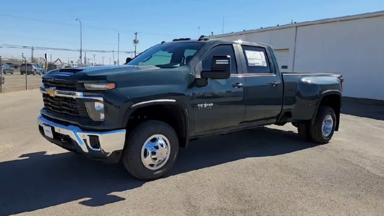 Thumbnail: 2026 Chevrolet Silverado 3500 - 8