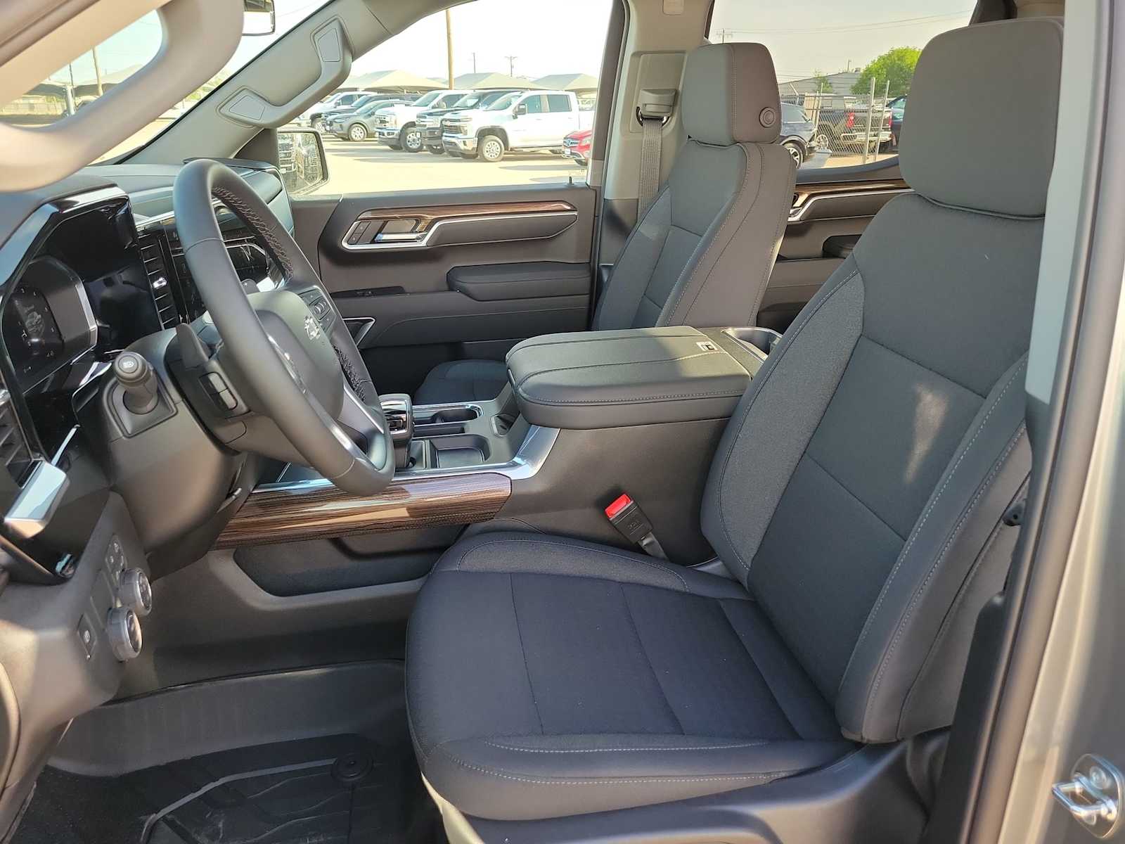 Thumbnail: 2026 Chevrolet Silverado 1500 - 14