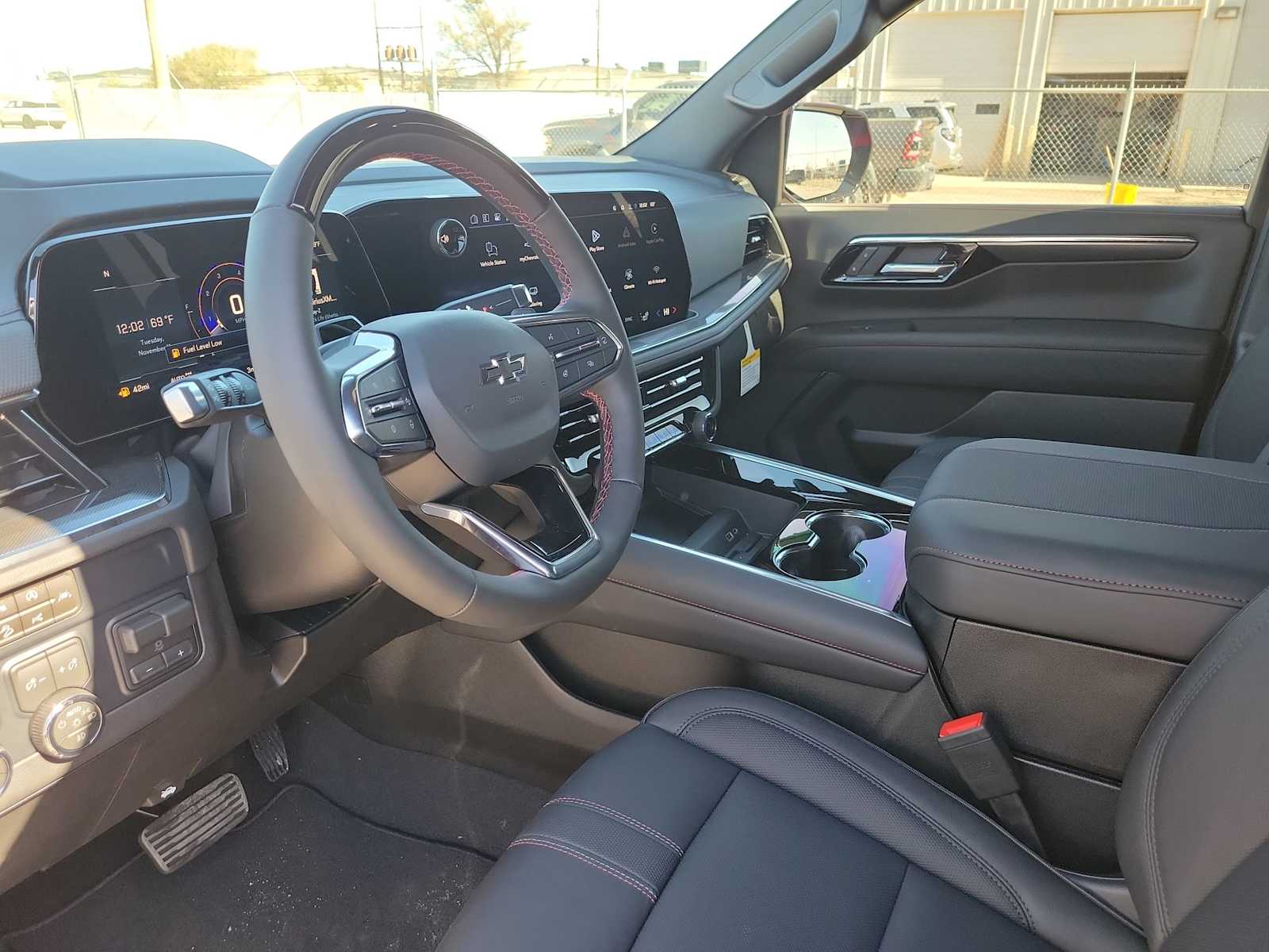 Thumbnail: 2026 Chevrolet Suburban - 10