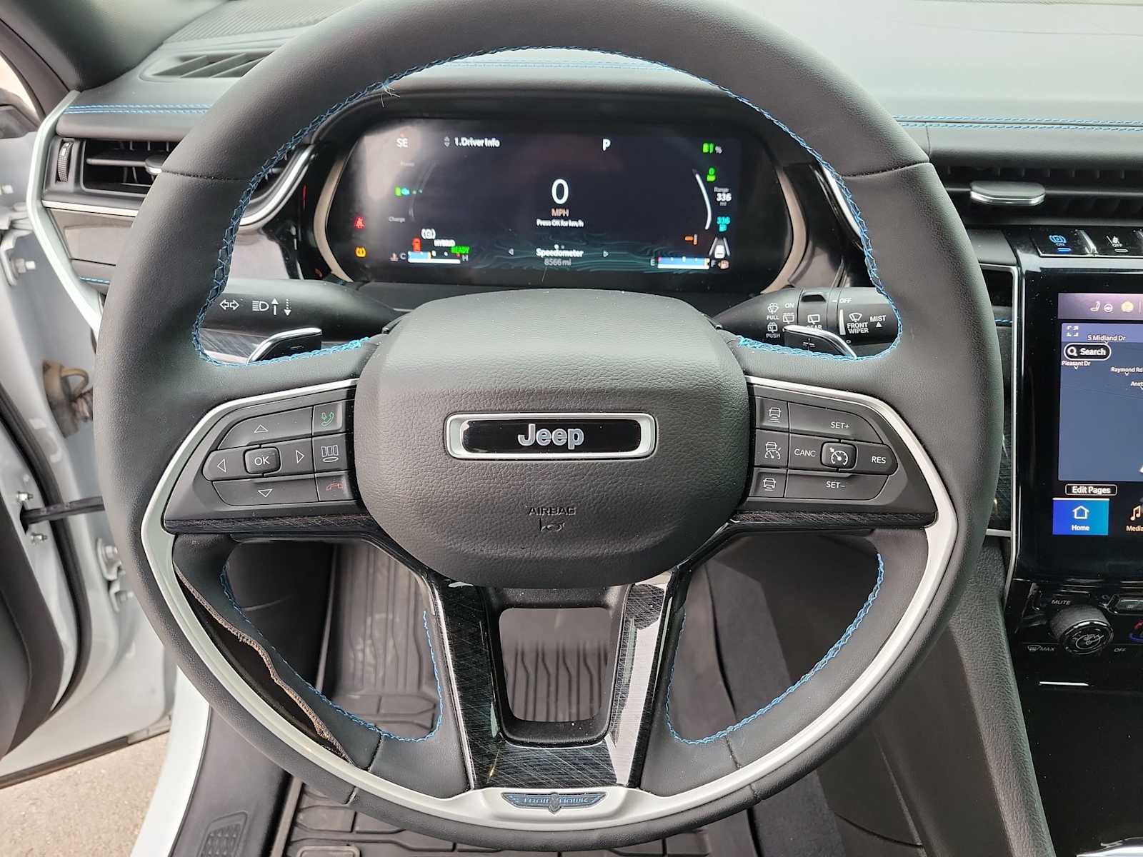 Thumbnail: 2022 Jeep Grand Cherokee - 23