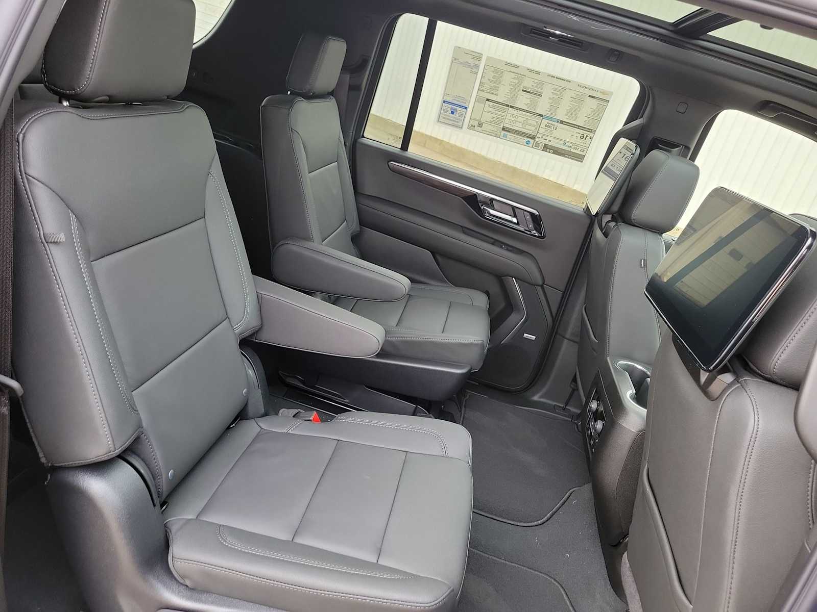 Thumbnail: 2026 Chevrolet Suburban - 17