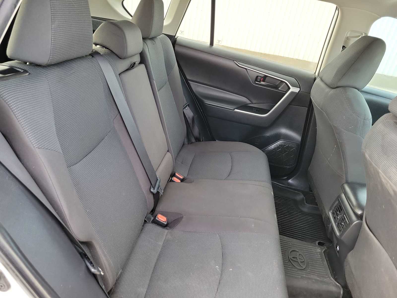 Thumbnail: 2022 Toyota RAV4 - 21