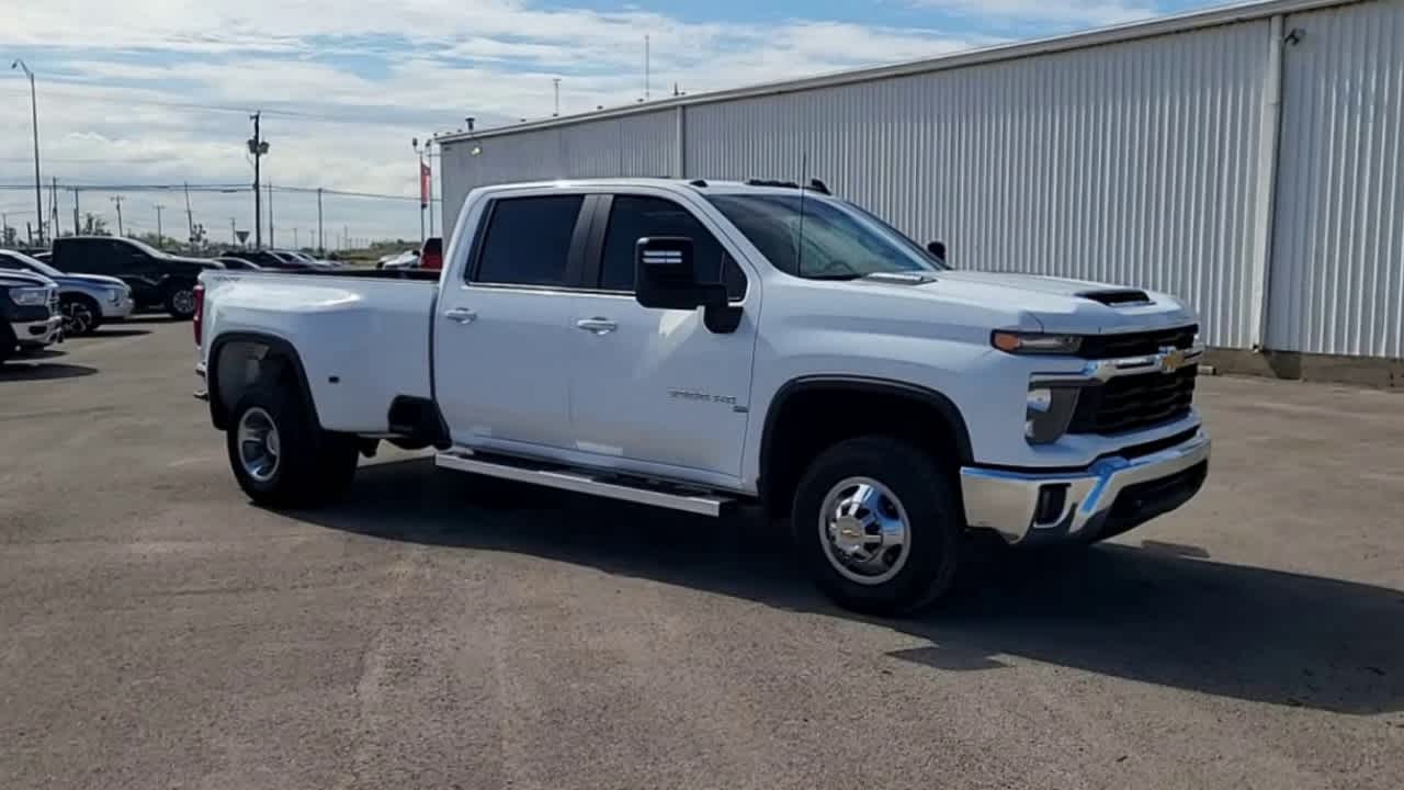 Thumbnail: 2025 Chevrolet Silverado 3500 - 2