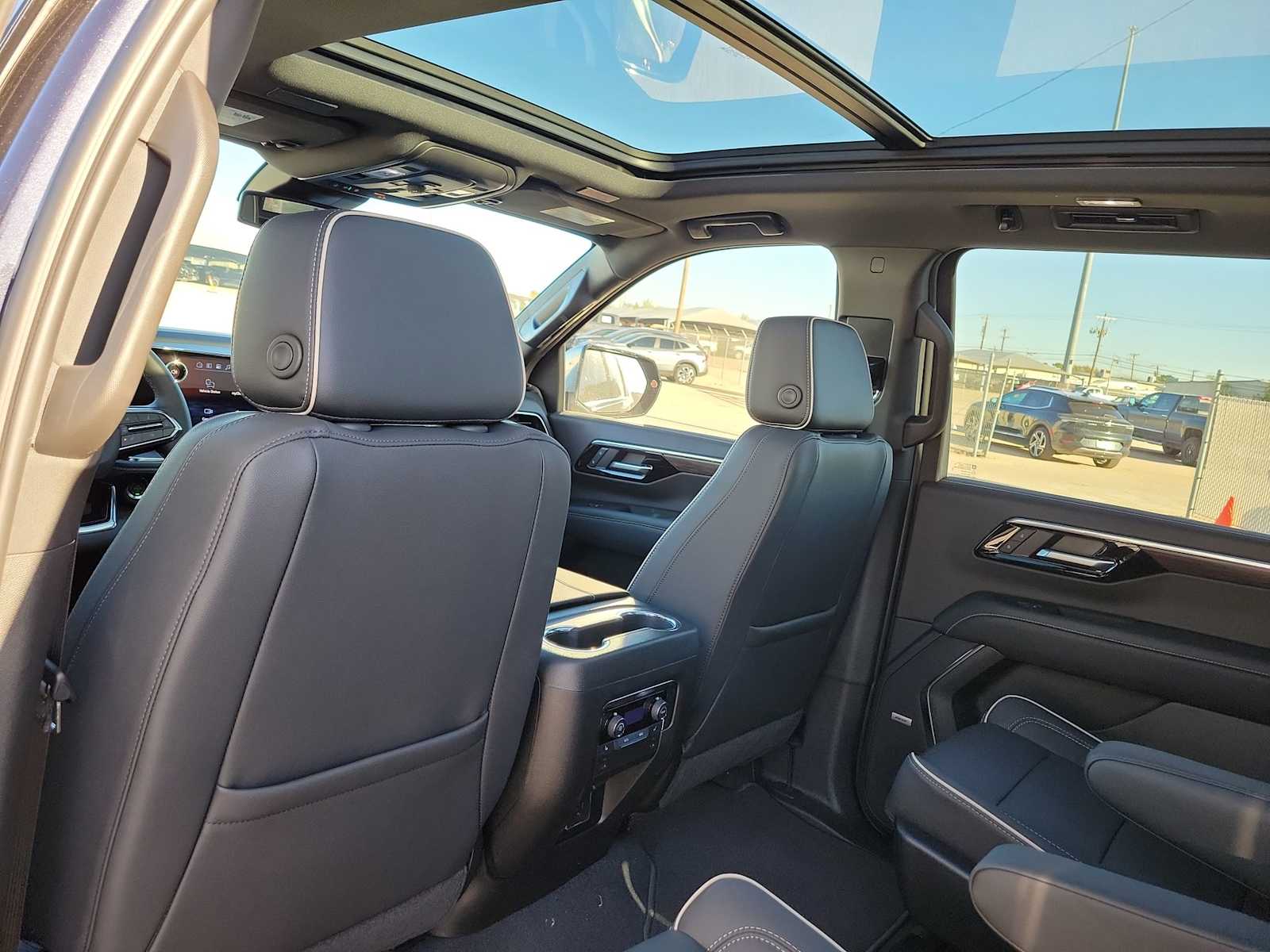 Thumbnail: 2025 Chevrolet Suburban - 20