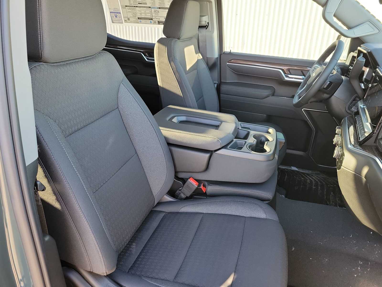 Thumbnail: 2026 Chevrolet Silverado 1500 - 22