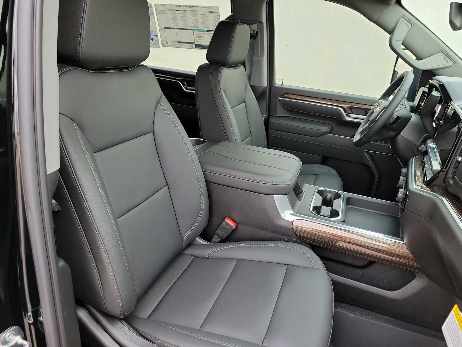 Thumbnail: 2026 Chevrolet Silverado 3500 - 18
