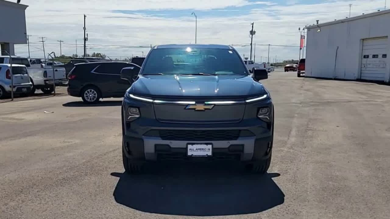 Thumbnail: 2026 Chevrolet Silverado EV - 3