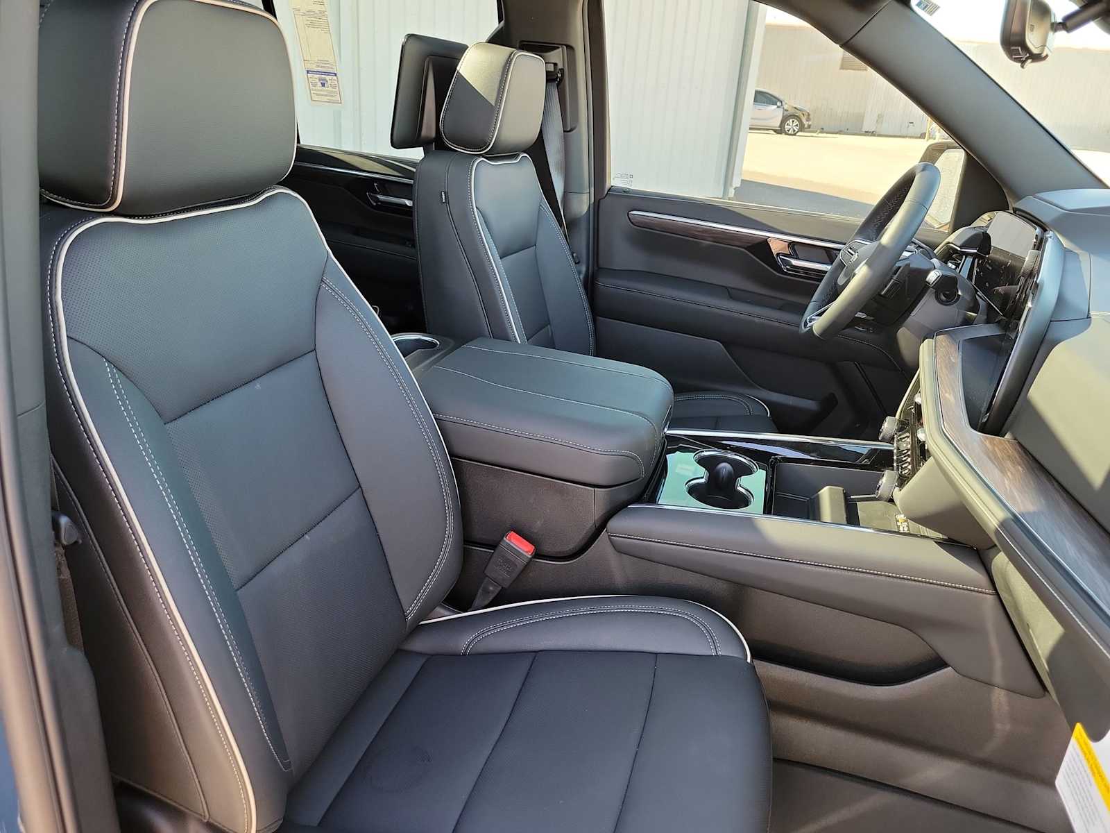 Thumbnail: 2026 Chevrolet Tahoe - 22