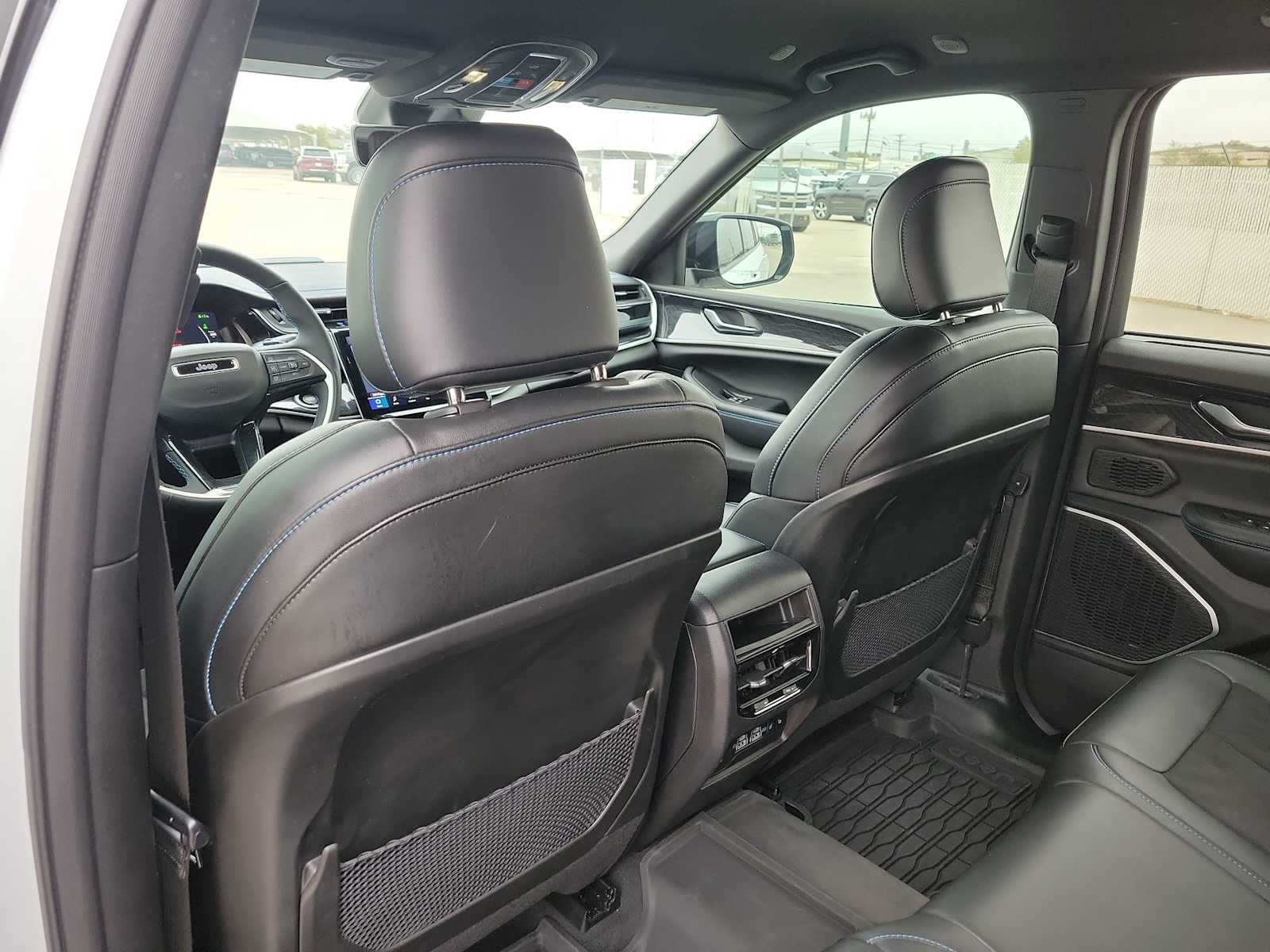 Thumbnail: 2022 Jeep Grand Cherokee - 20