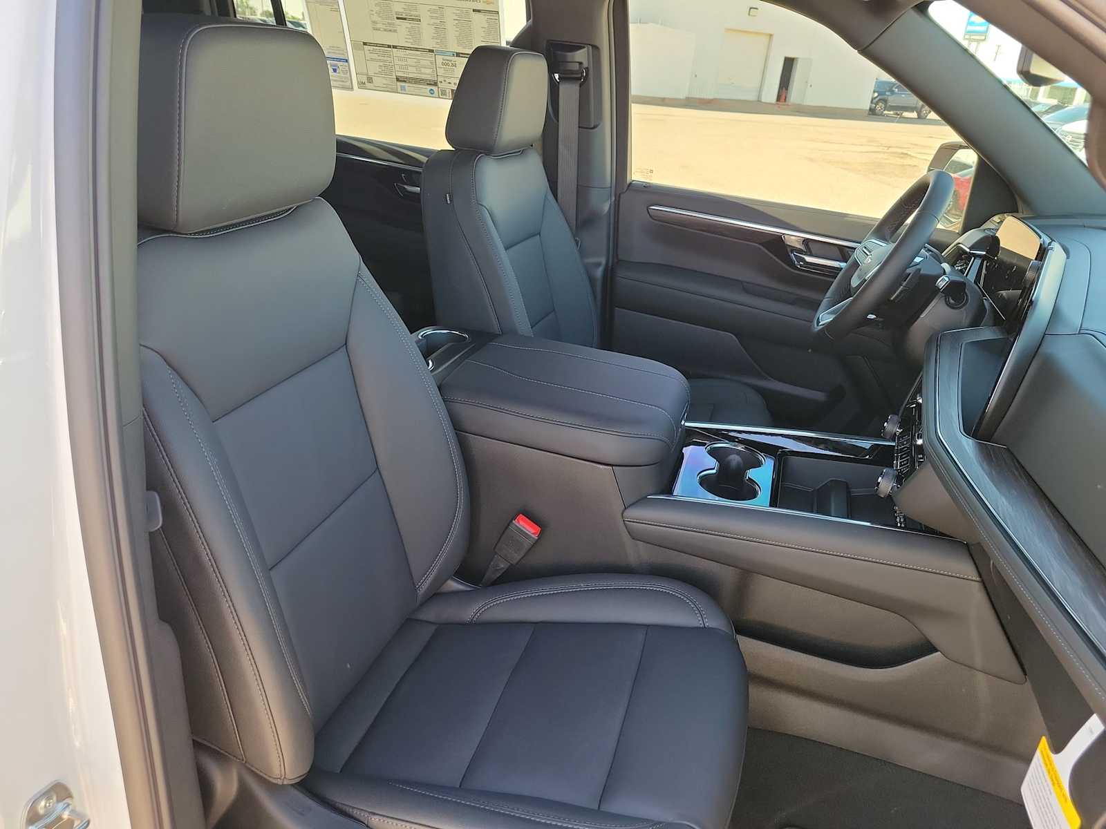 Thumbnail: 2026 Chevrolet Suburban - 18