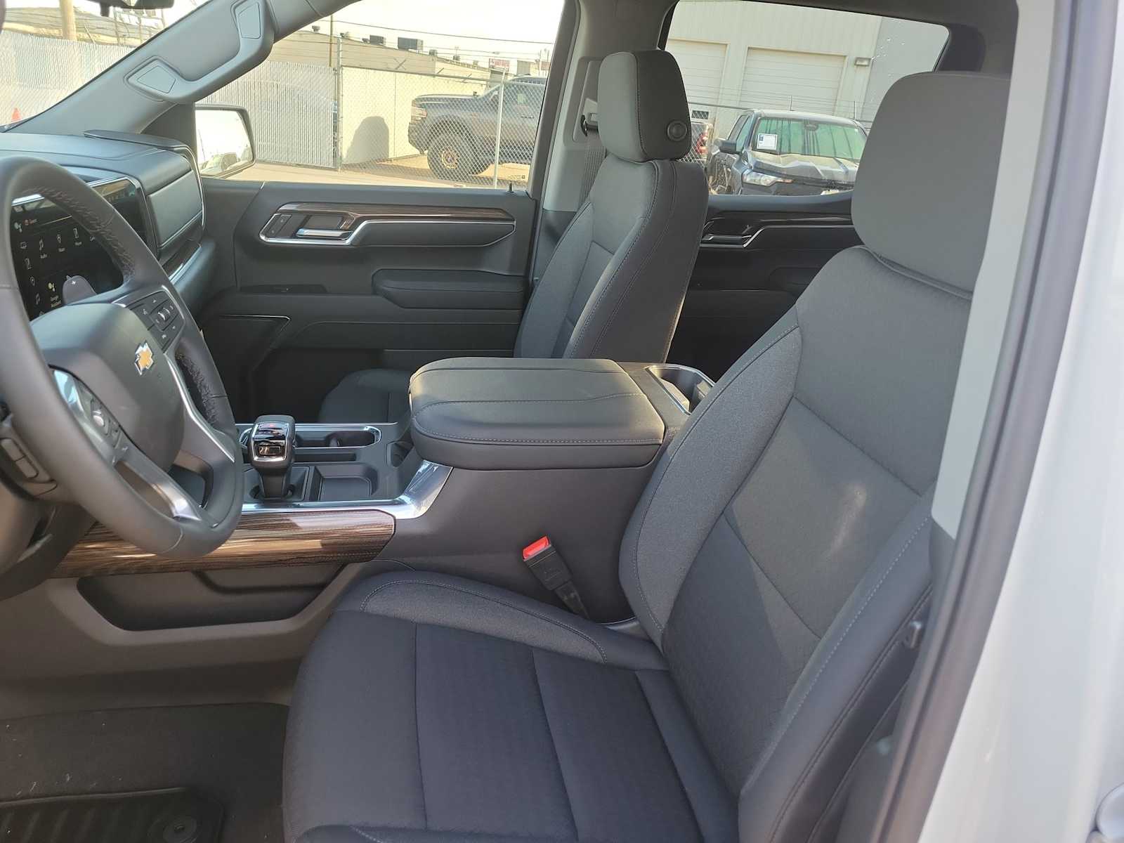 Thumbnail: 2026 Chevrolet Silverado 1500 - 19