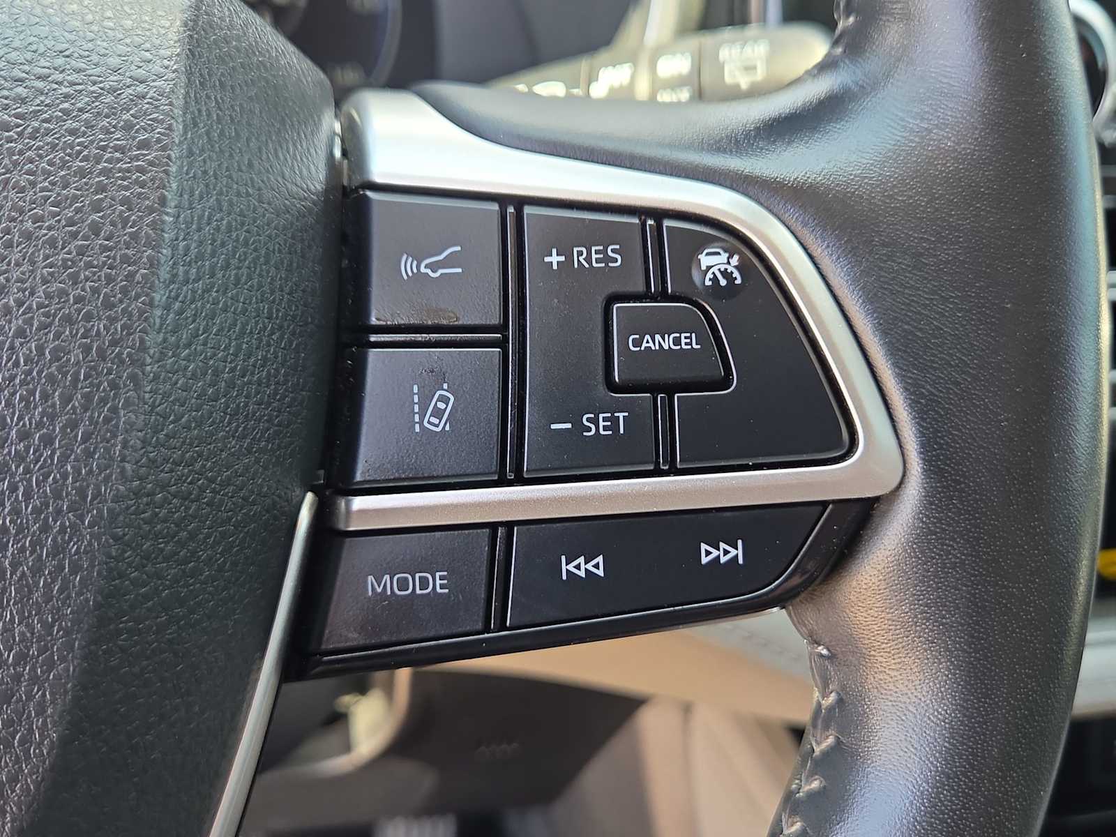 Thumbnail: 2023 Toyota Highlander - 23
