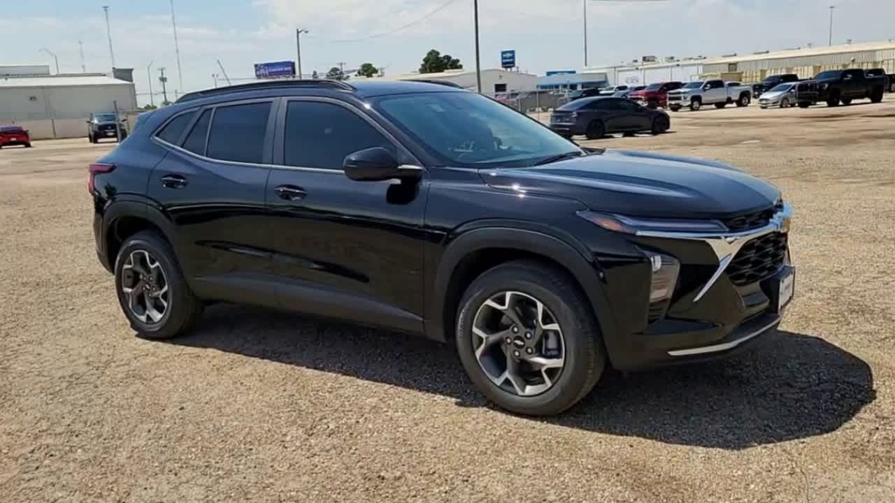 Thumbnail: 2025 Chevrolet Trax - 2