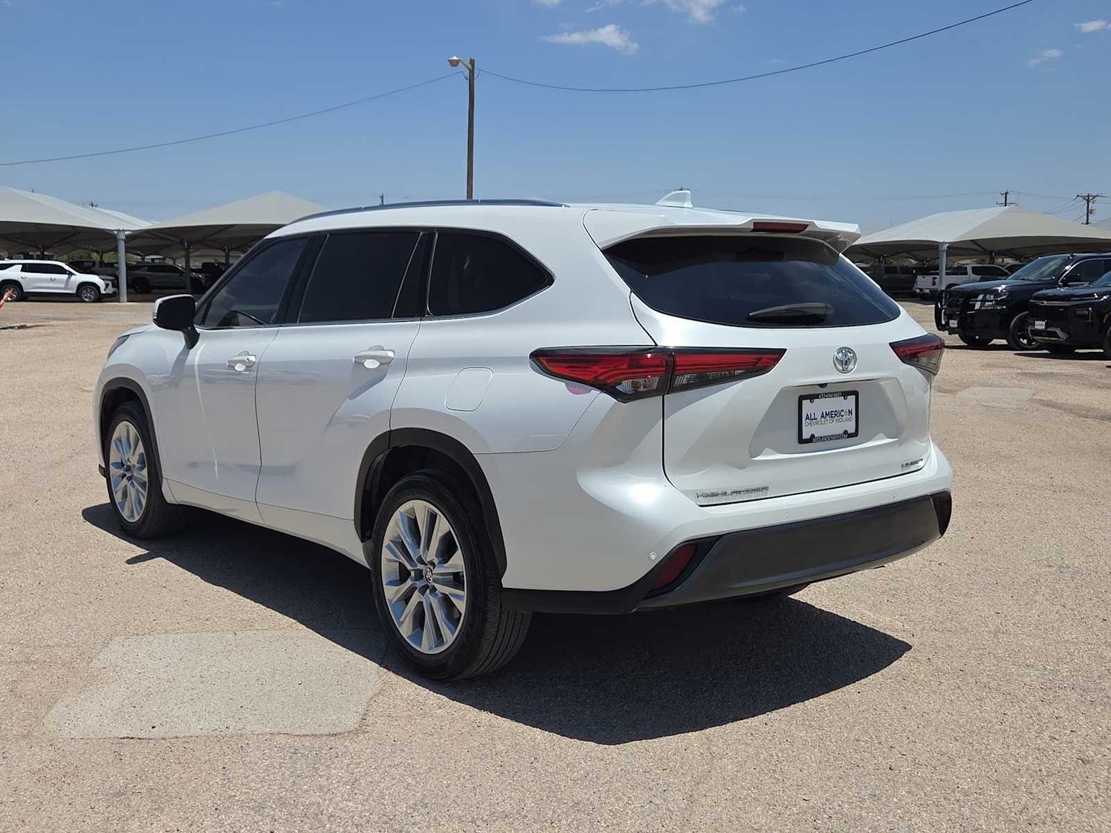Thumbnail: 2023 Toyota Highlander - 6