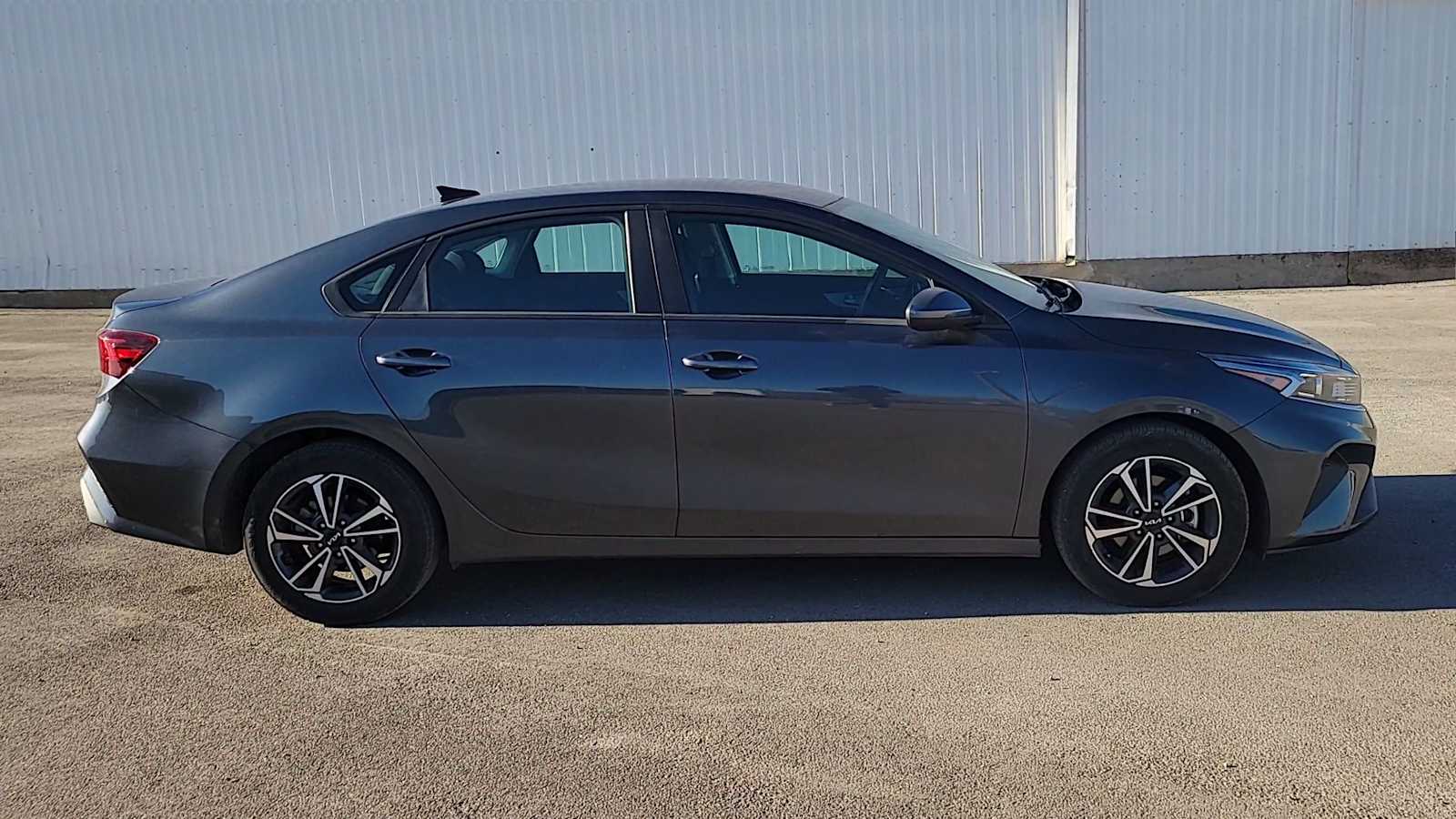 Thumbnail: 2024 Kia Forte - 9