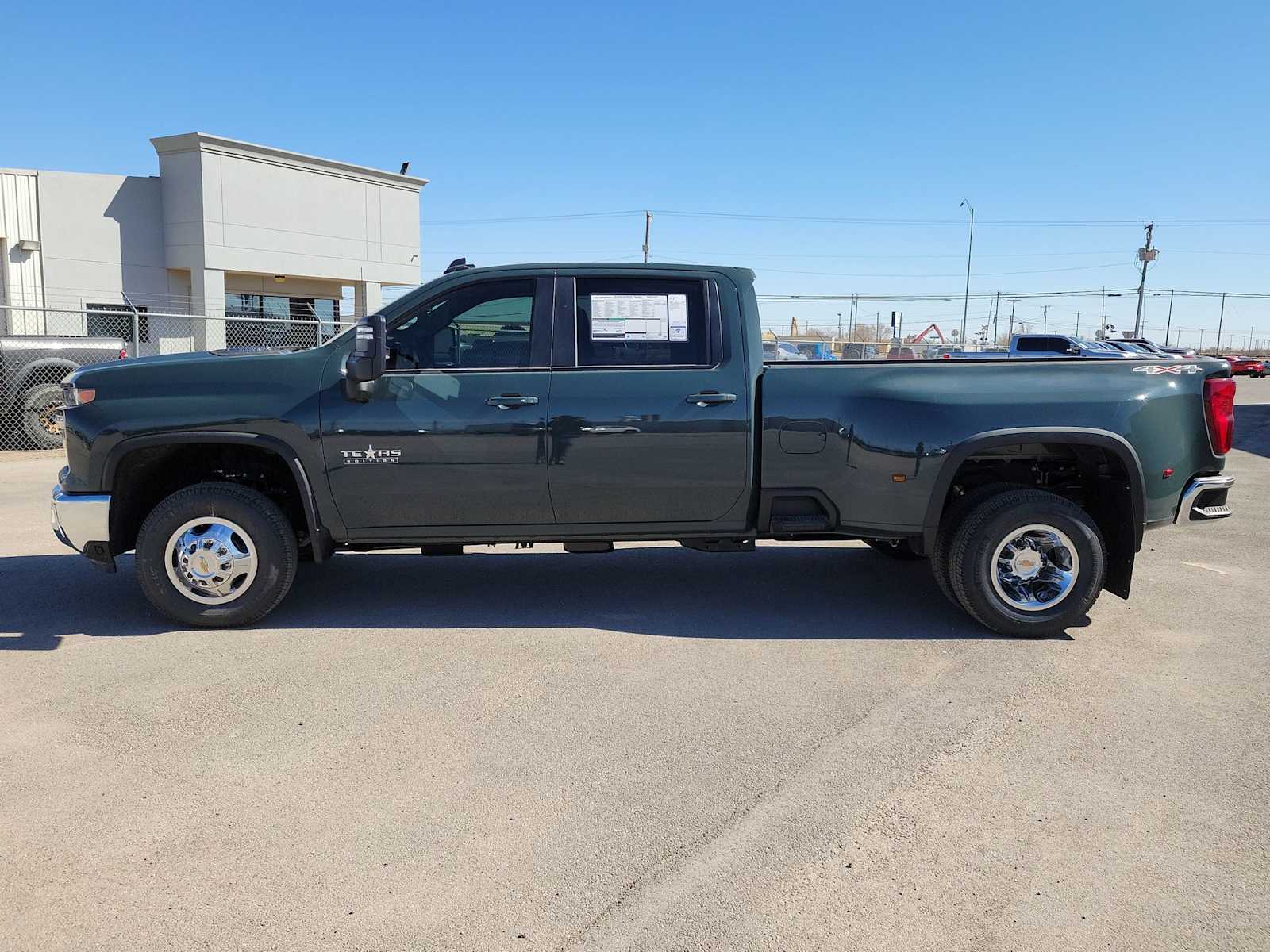 Thumbnail: 2026 Chevrolet Silverado 3500 - 11