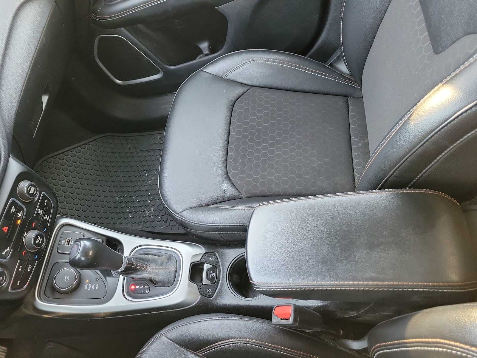 Thumbnail: 2021 Jeep Compass - 24