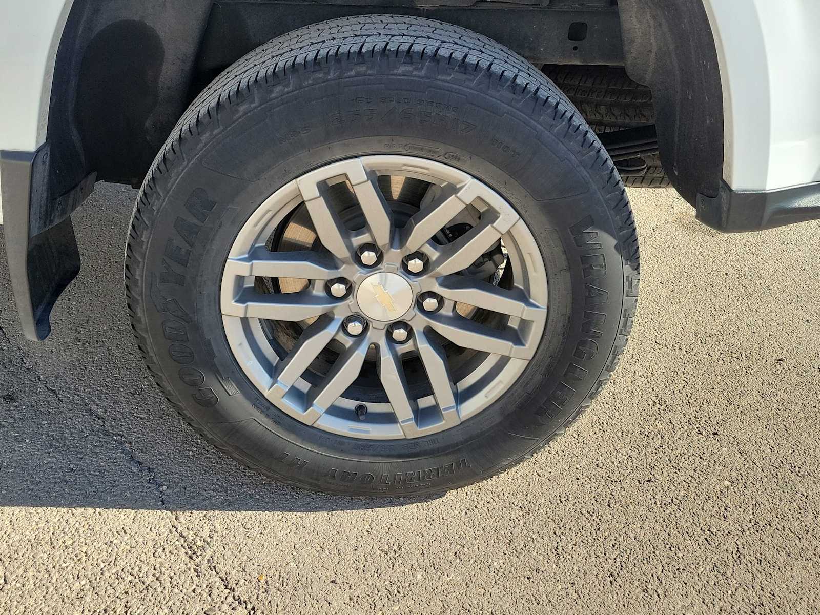 Thumbnail: 2023 Chevrolet Colorado - 12