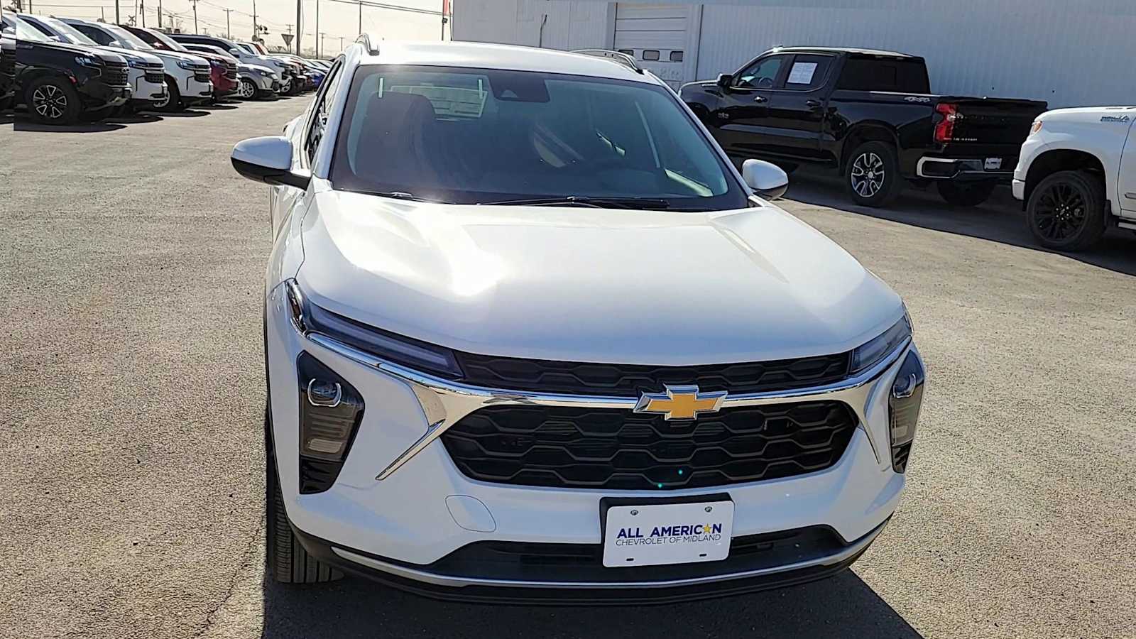 Thumbnail: 2026 Chevrolet Trax - 3