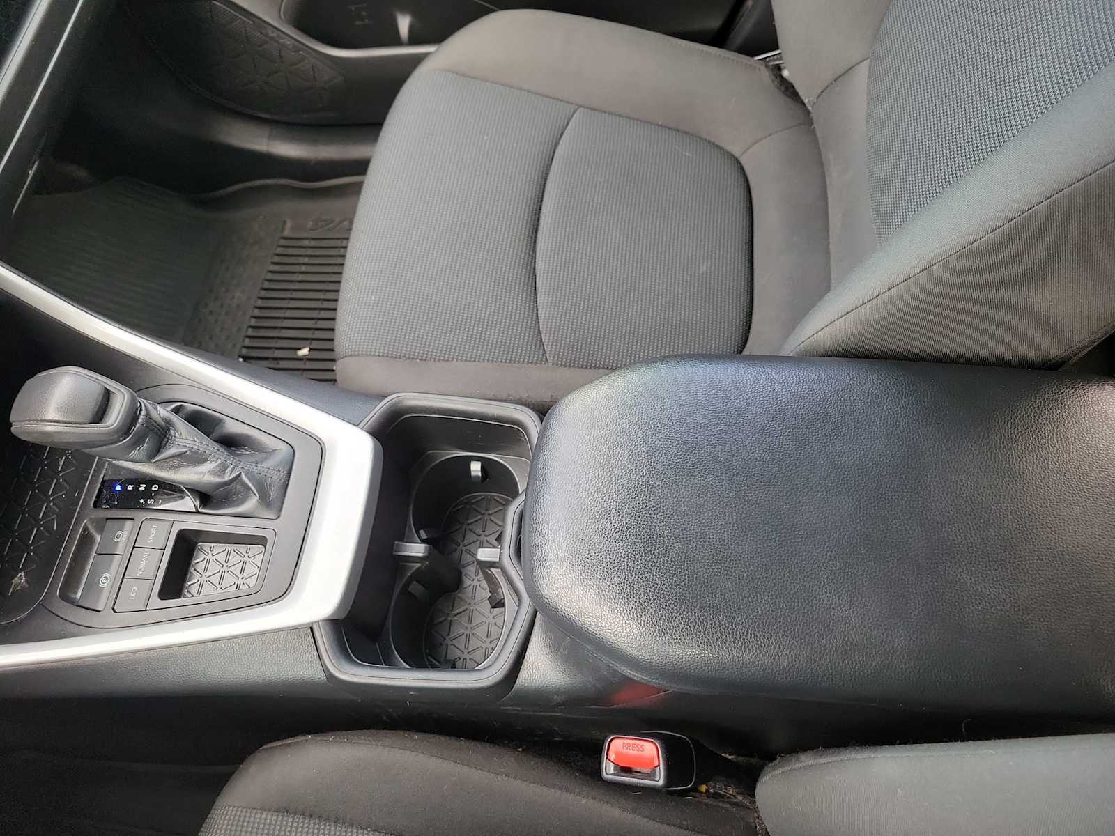 Thumbnail: 2022 Toyota RAV4 - 24