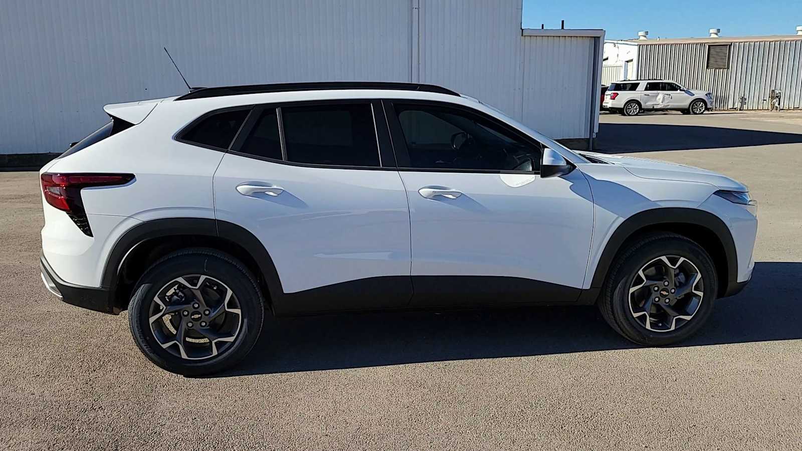 Thumbnail: 2026 Chevrolet Trax - 9