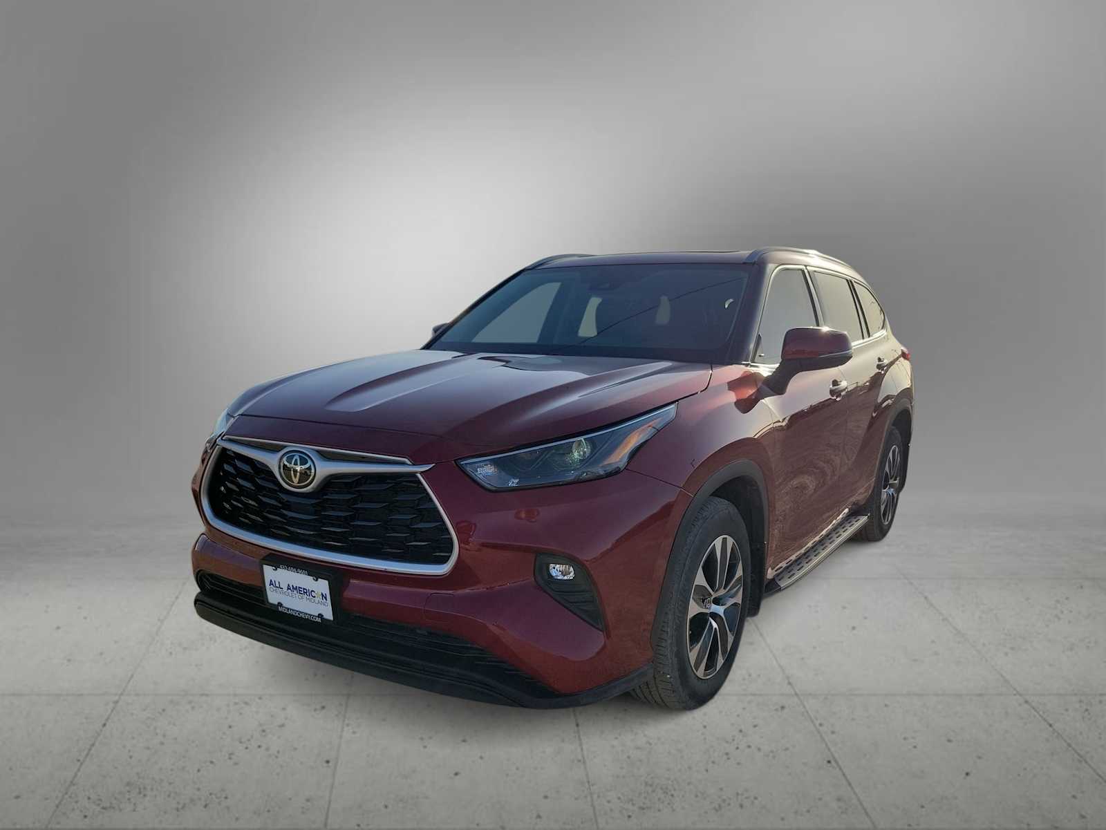 2022 Toyota Highlander XLE Hero Image