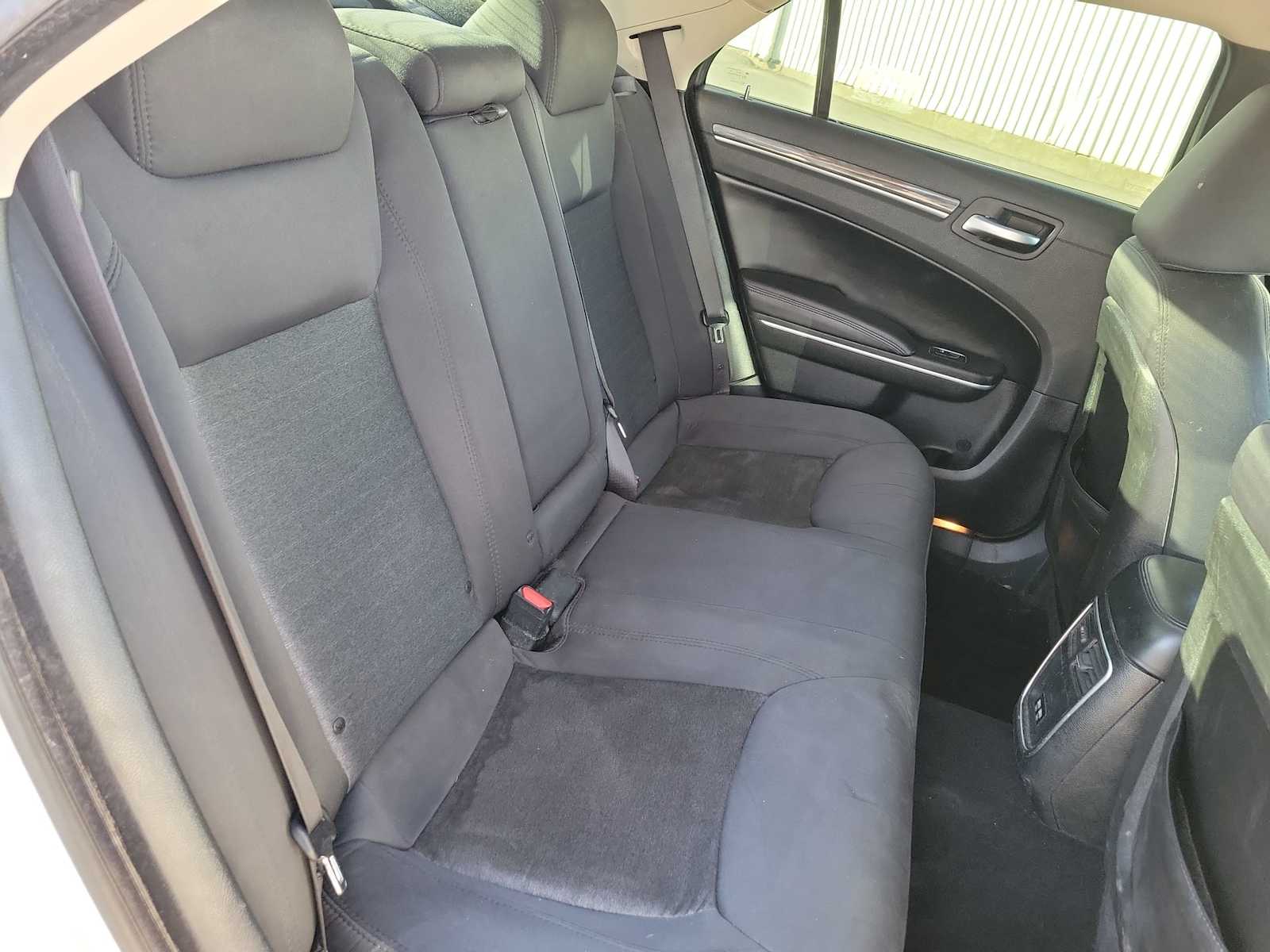 Thumbnail: 2019 Chrysler 300 - 17