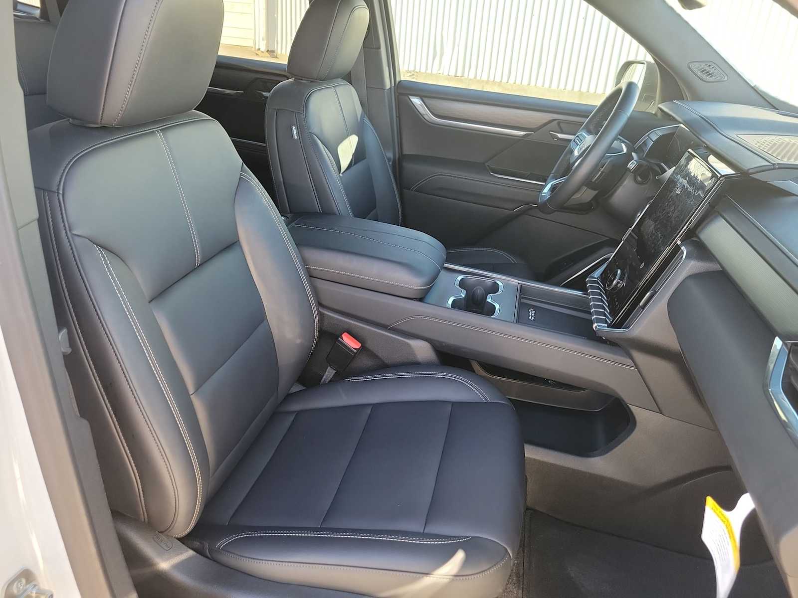 Thumbnail: 2024 GMC Acadia - 18