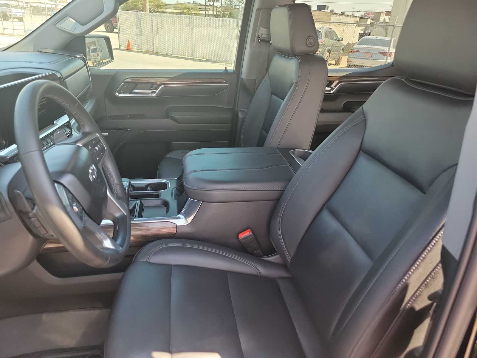 Thumbnail: 2024 Chevrolet Silverado 1500 - 19