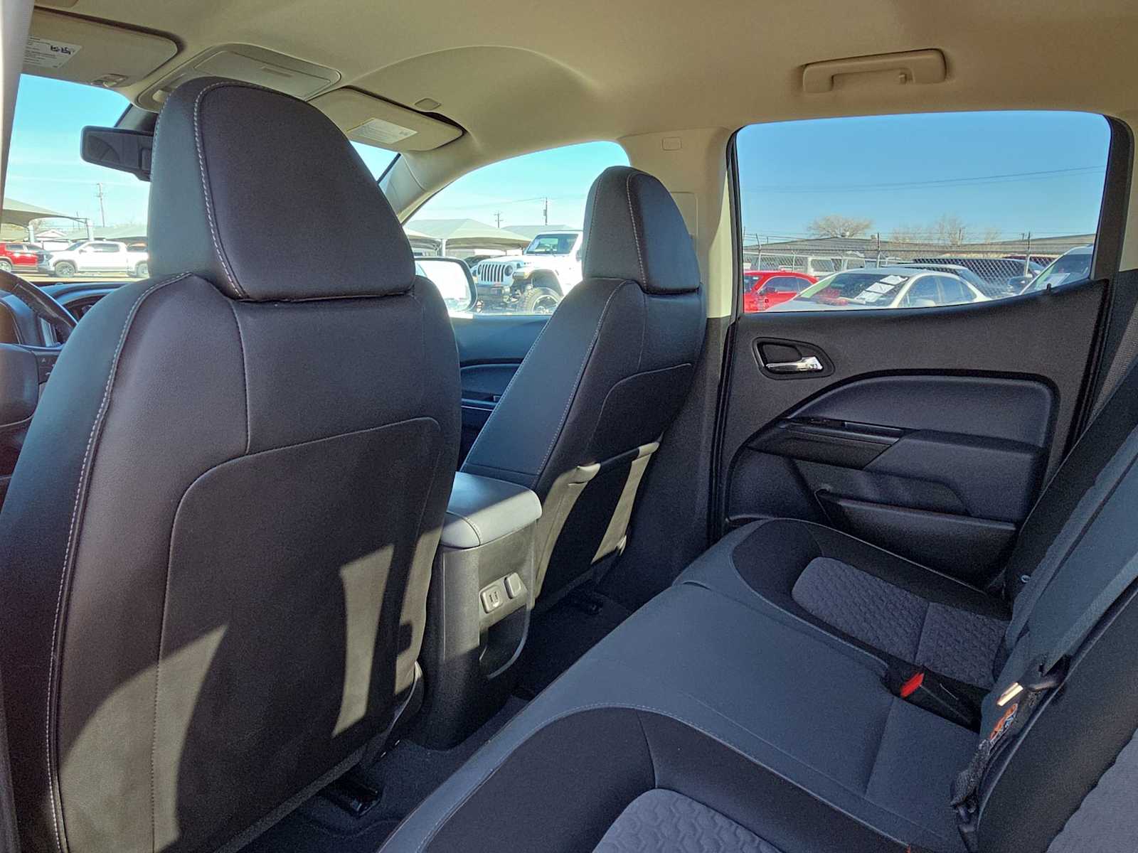 Thumbnail: 2022 Chevrolet Colorado - 16