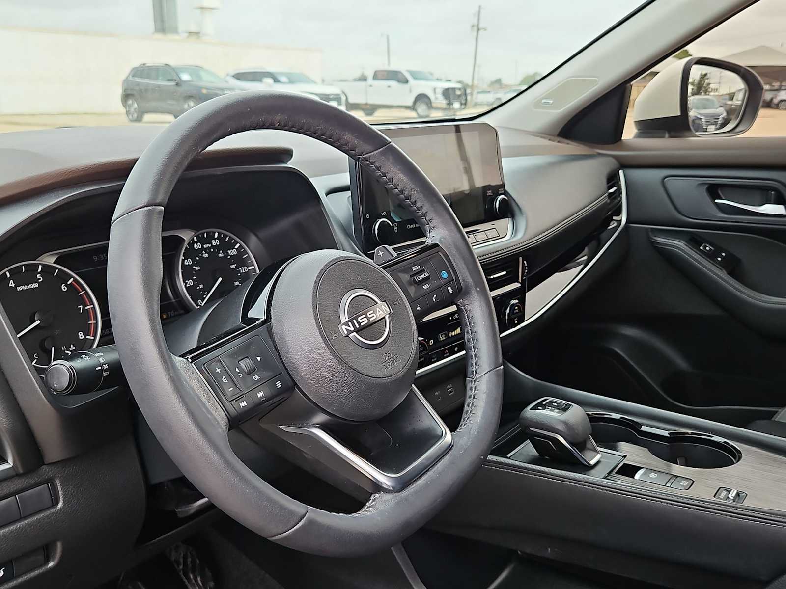 Thumbnail: 2023 Nissan Rogue - 10