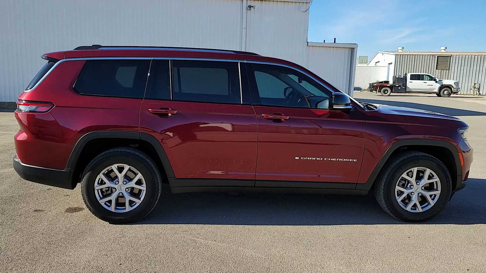 Thumbnail: 2022 Jeep Grand Cherokee - 9