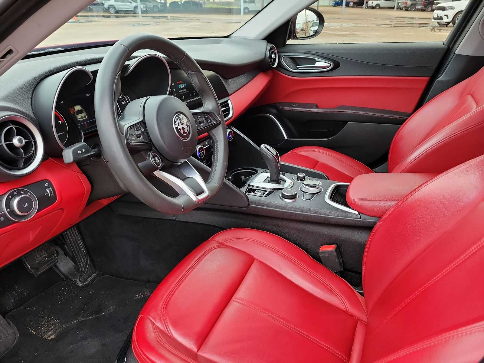 Thumbnail: 2020 Alfa Romeo Giulia - 10