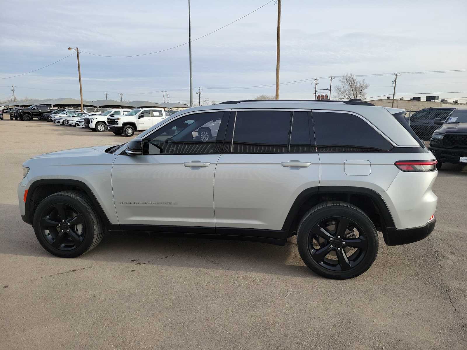 Thumbnail: 2023 Jeep Grand Cherokee - 5