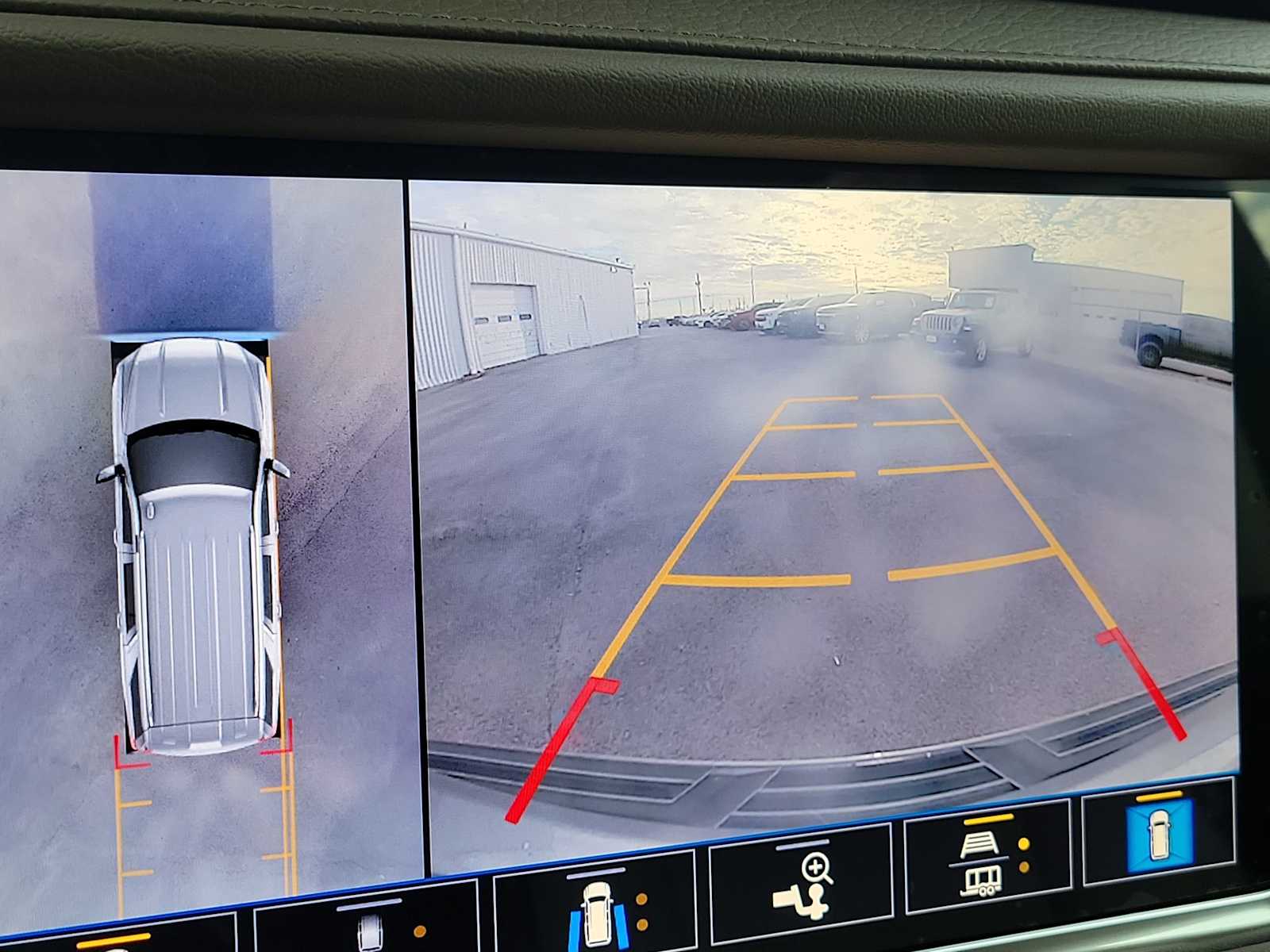 Thumbnail: 2021 GMC Yukon - 28