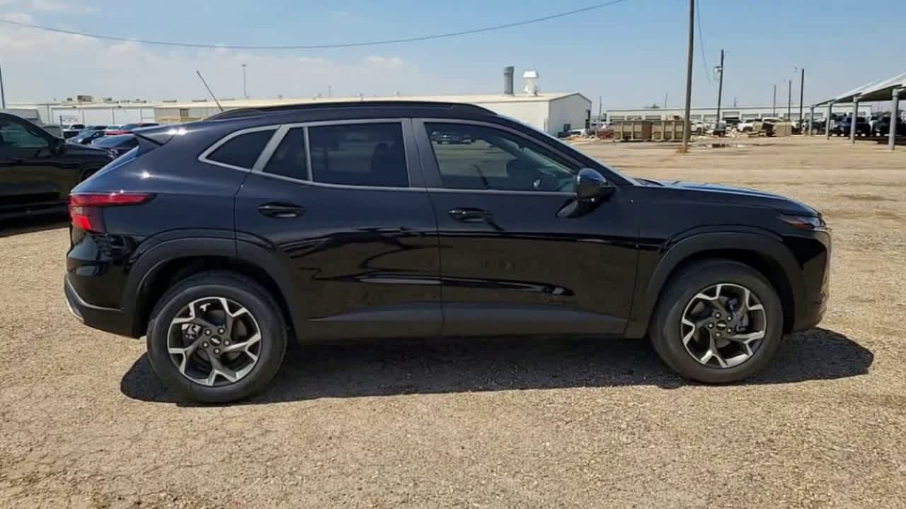 Thumbnail: 2025 Chevrolet Trax - 9
