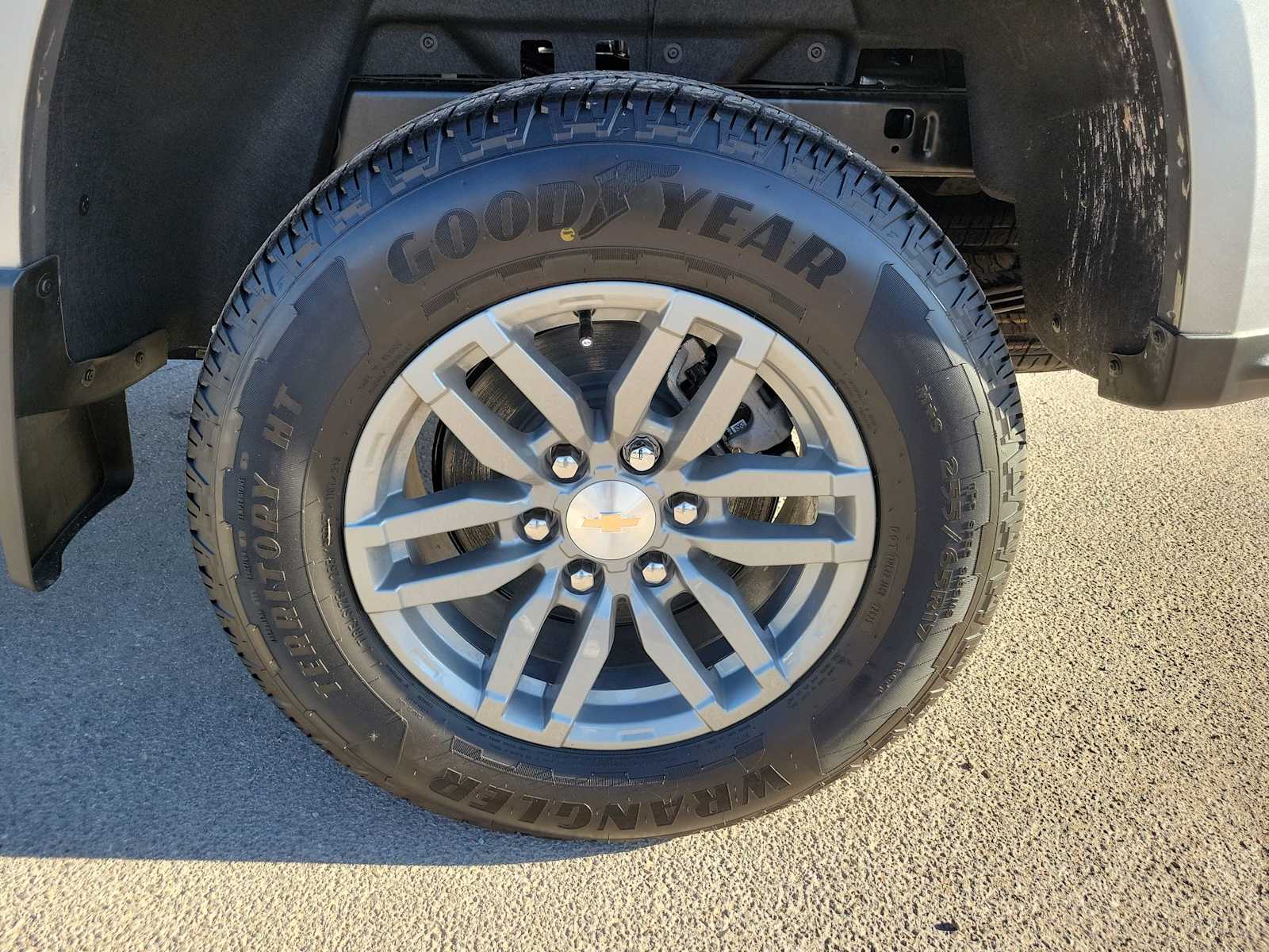 Thumbnail: 2026 Chevrolet Colorado - 16