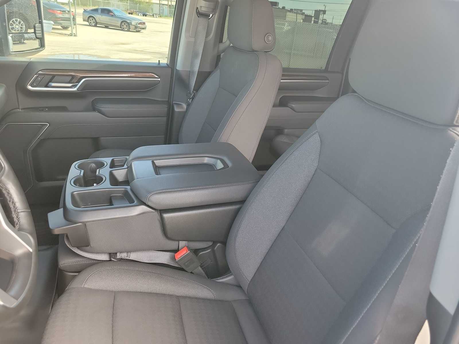 Thumbnail: 2025 Chevrolet Silverado 3500 - 19