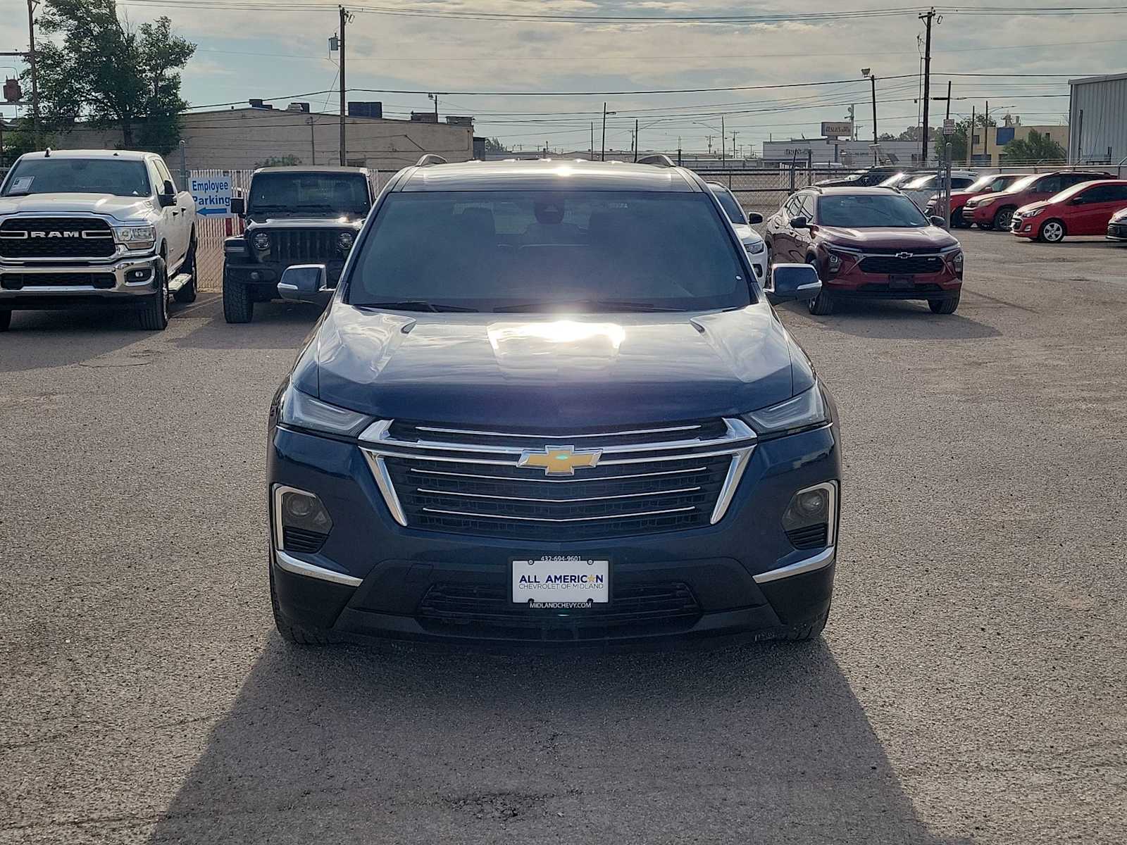 Thumbnail: 2023 Chevrolet Traverse - 3