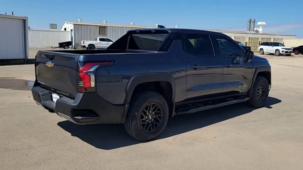 Thumbnail: 2026 Chevrolet Silverado EV - 8