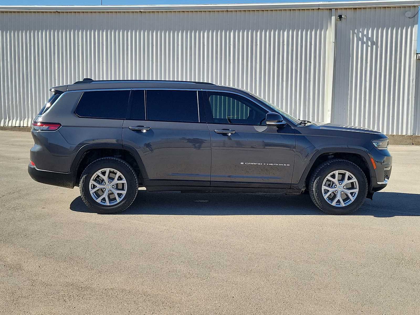 Thumbnail: 2022 Jeep Grand Cherokee - 9