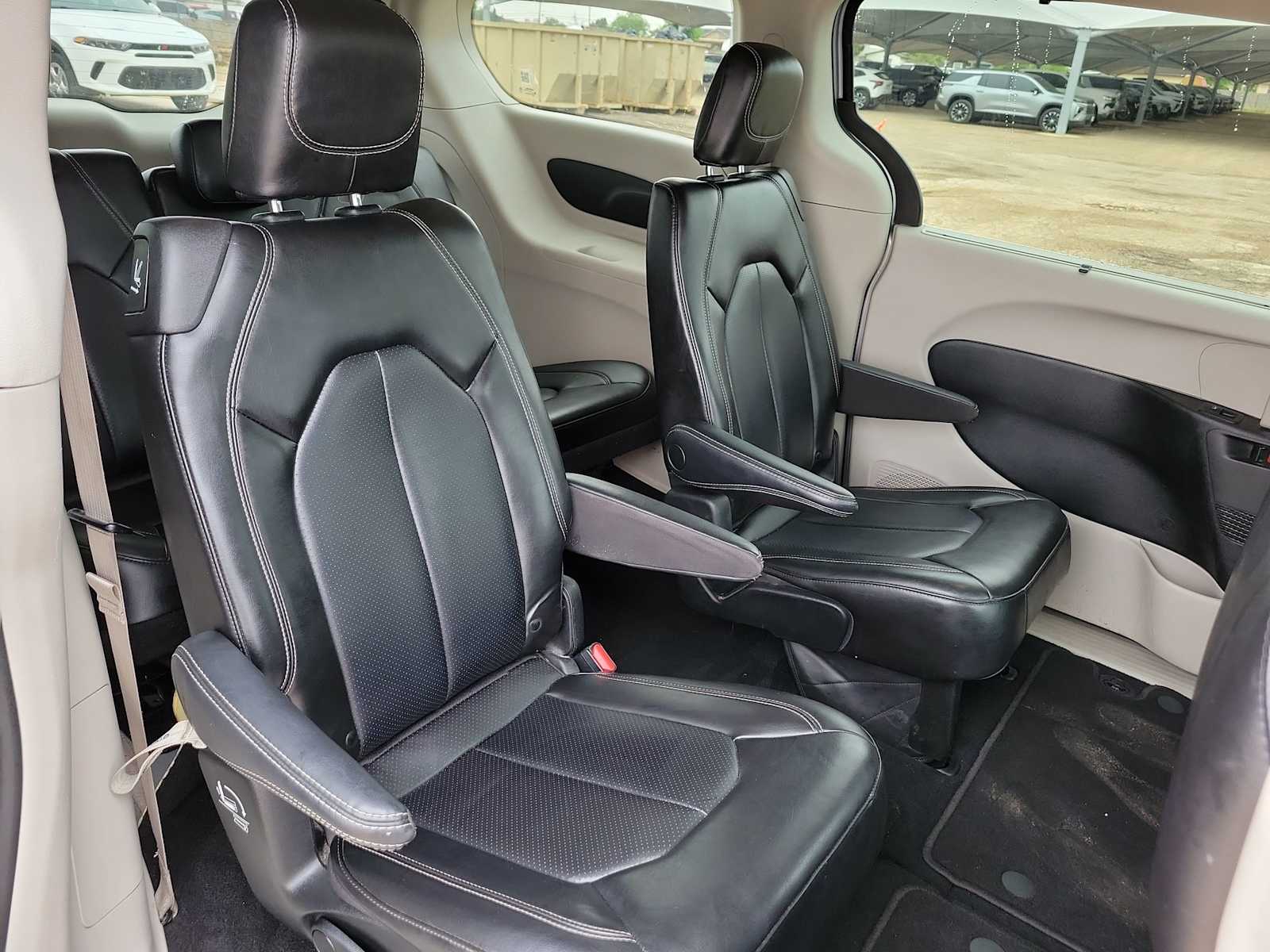 Thumbnail: 2023 Chrysler Pacifica - 17