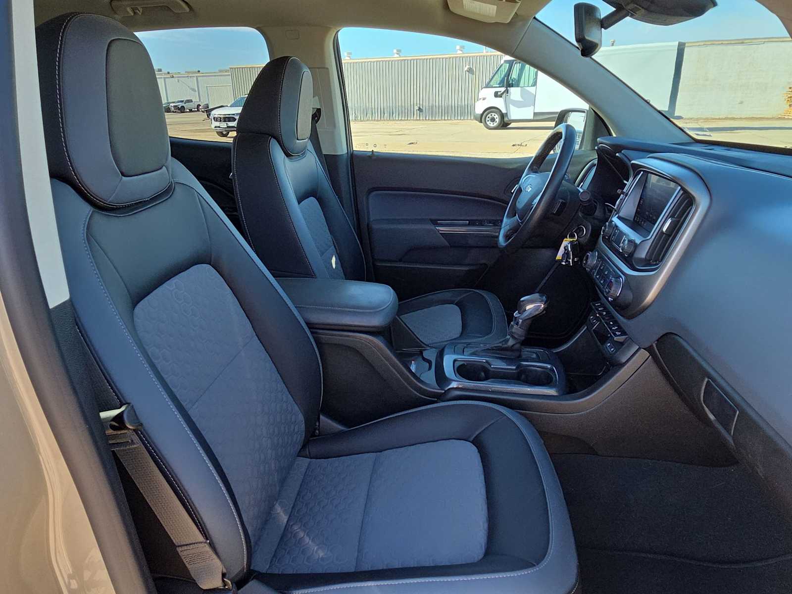 Thumbnail: 2022 Chevrolet Colorado - 18