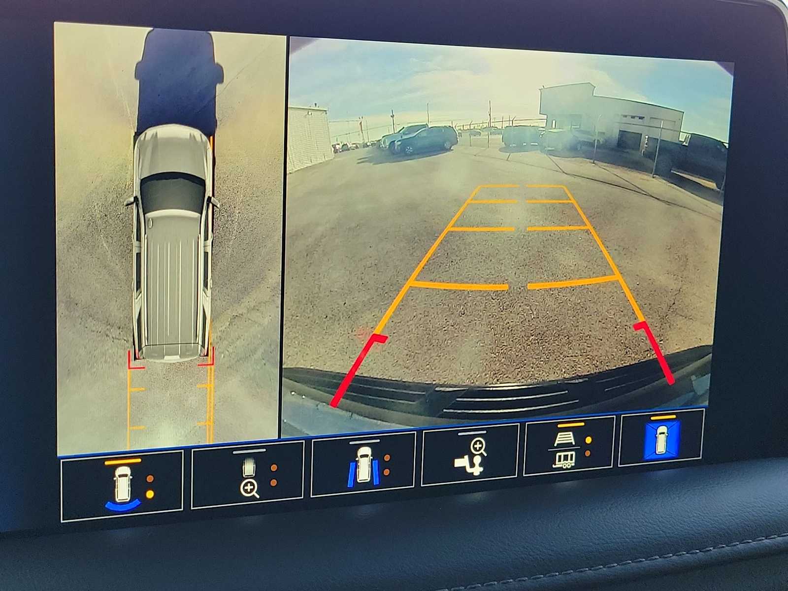 Thumbnail: 2022 Chevrolet Tahoe - 24