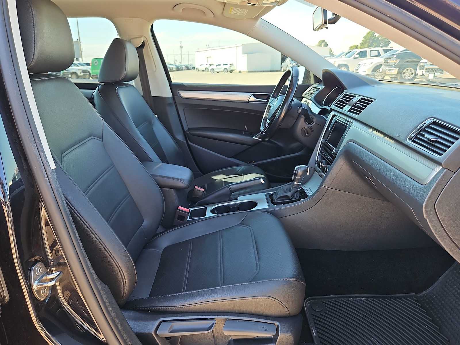 Thumbnail: 2019 Volkswagen Passat - 18